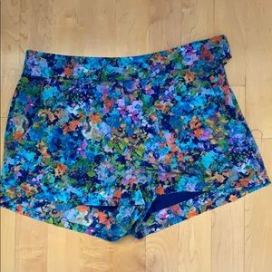 Print colored shorts